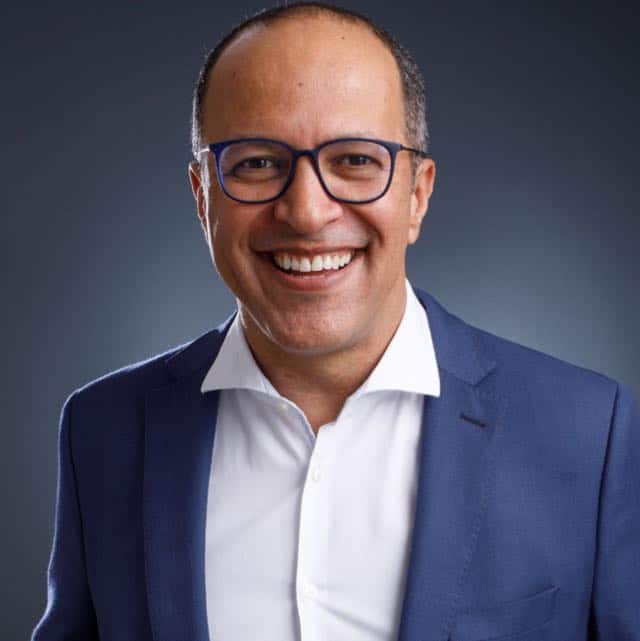 Cliente - Renato Ferreira - Referência em Facetas de Porcelana